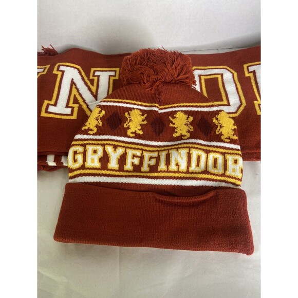 Harry Potter Gryffindor Logo Knit Cuff Pom Beanie Hat Cap and Scarf Set 2 Piece - Picture 2 of 7